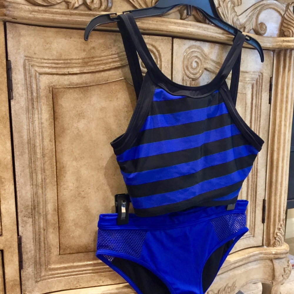 DKNY SWIM-2 piece striped top w/mesh side bottoms